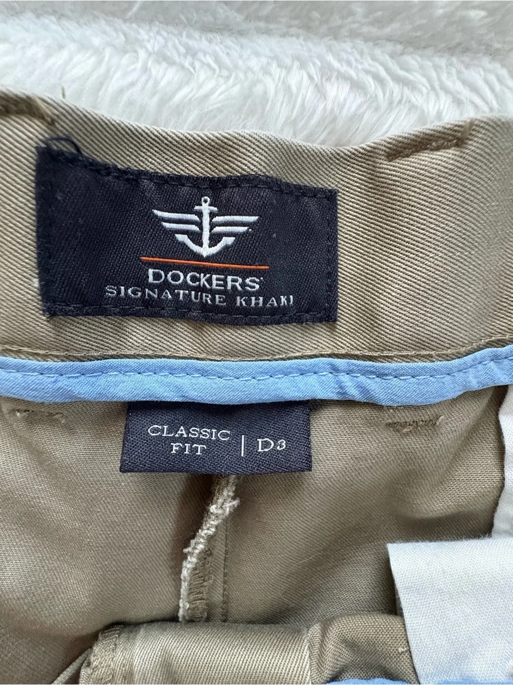Dockers Signature Khaki Men’s 36x32 D3 Classic Fit Pleated Chino Pants Tan